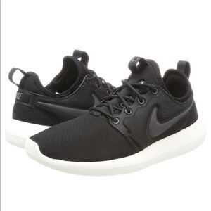 Nike roshe two women’s shoes